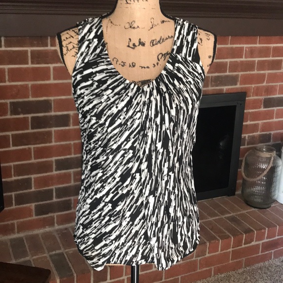 Anne Klein Tops - 🖤Ann Klein sleeveless blouse🖤